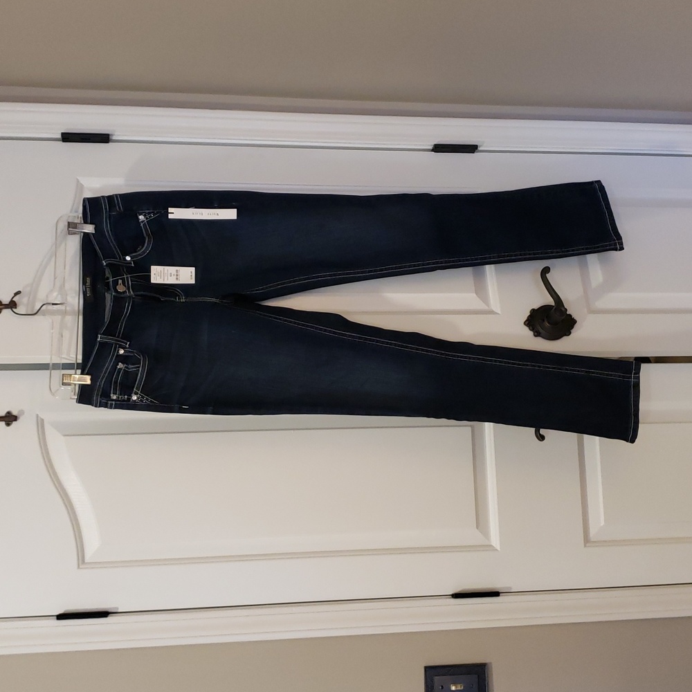 NWT White House black market Size 6 Long gorgeous jeans with bead detail